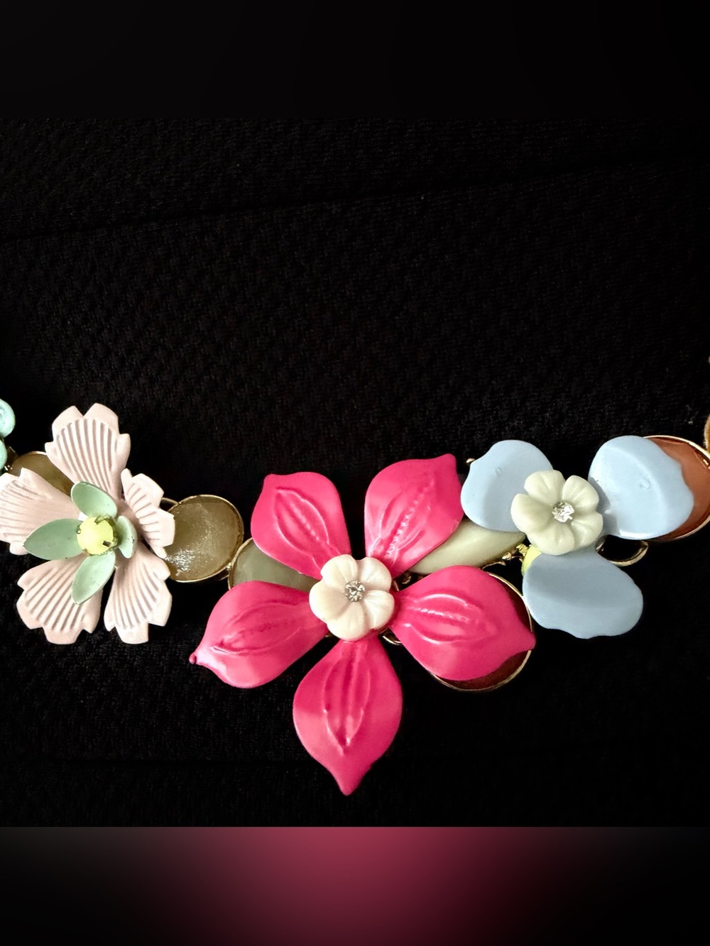๐บ Vibrant Multicolored Enameled Floral Statement Flower Necklace 17โ - Picture 3 of 9